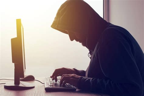 Betrugsmaschen im Netz: So helfen Sie Ratsuchenden und .
